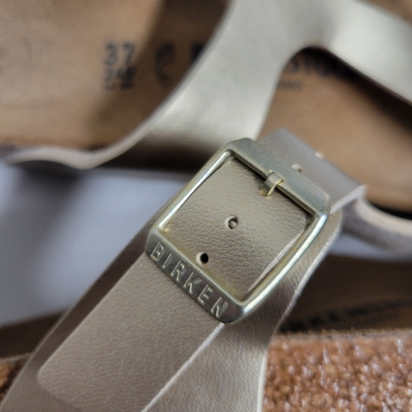 Birkenstock Gizeh Birko-flor Gold Sandals Size 37. - Picture 6 of 7